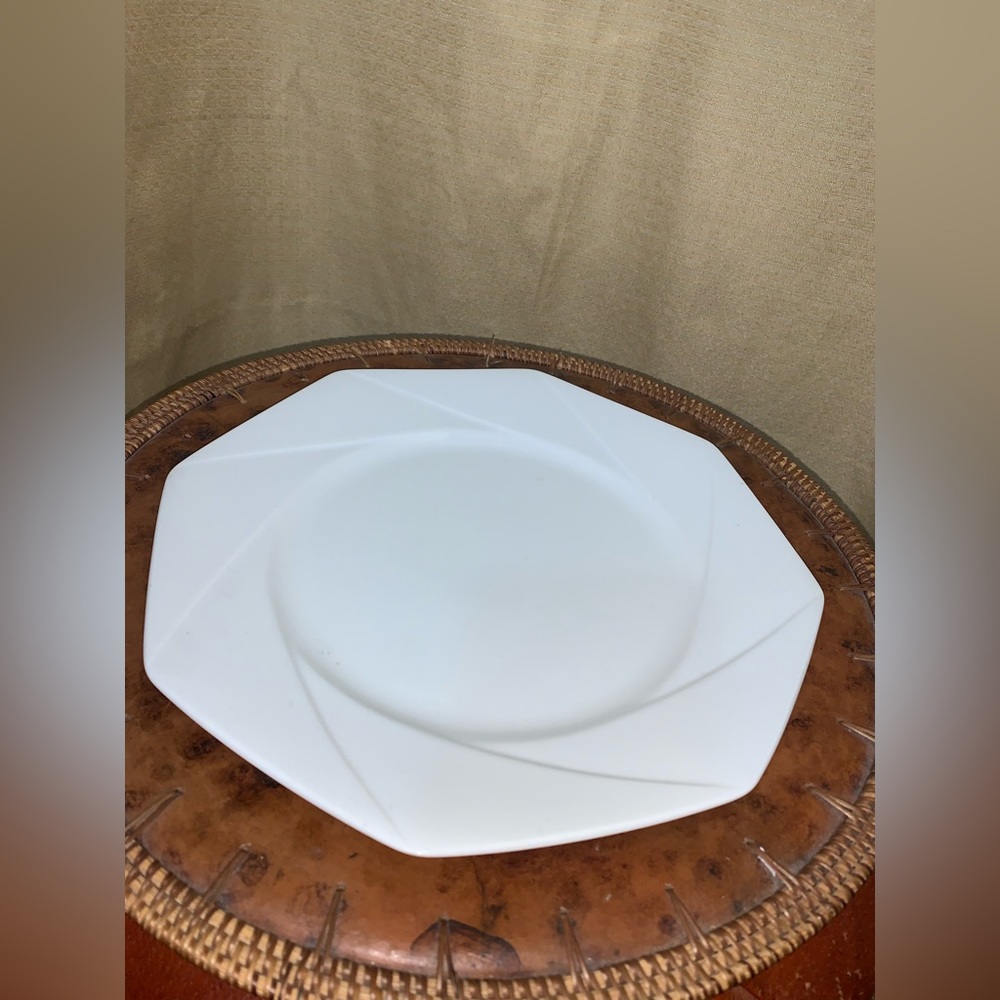 Gallery Collection By Ranmaru Centurion White Plate made in Japan